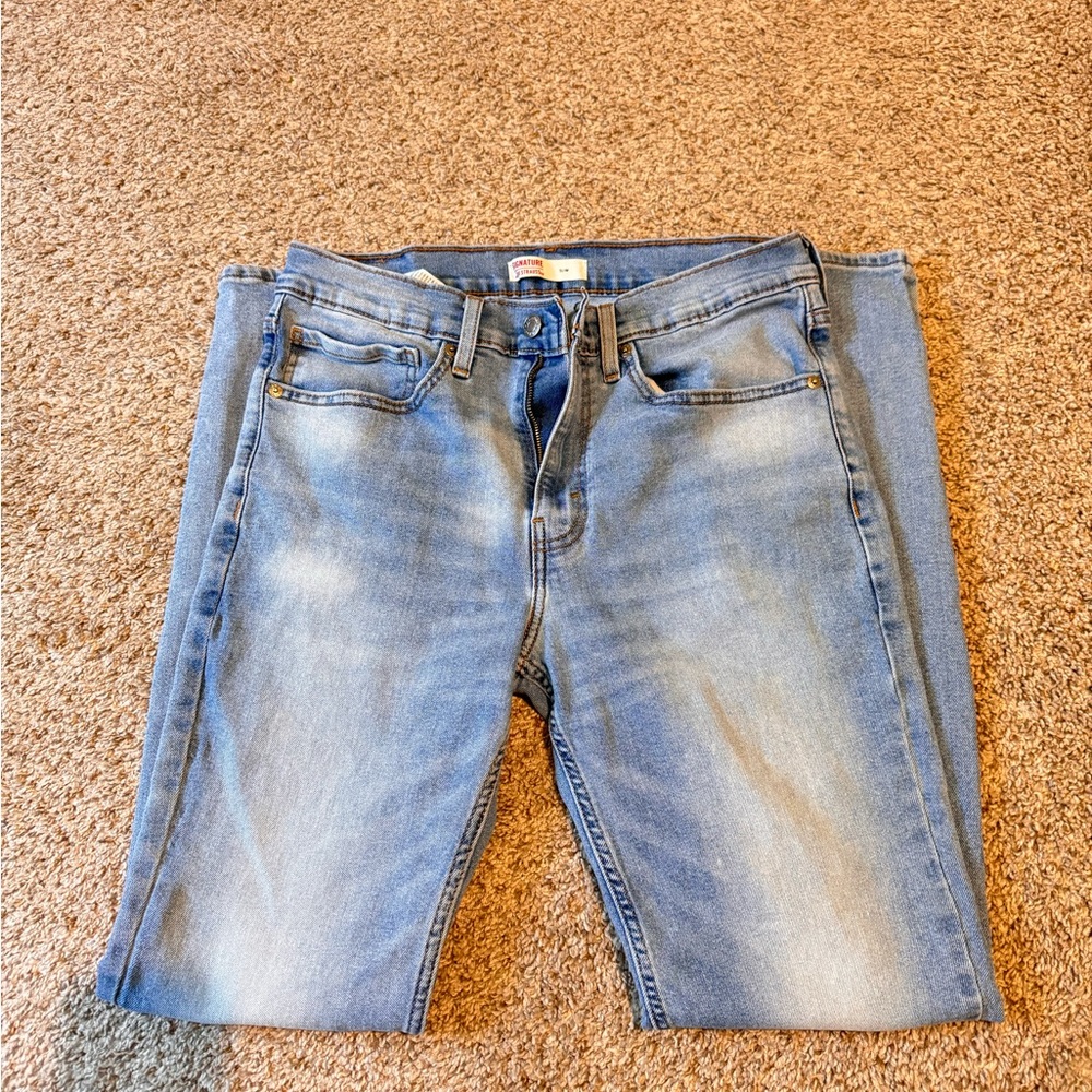 Signature by Levi Strauss Men’s Slim Straight Light Blue Jeans